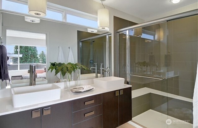 7814 Stroud Avenue North Seattle, WA 98103 - Photo 12 of 17