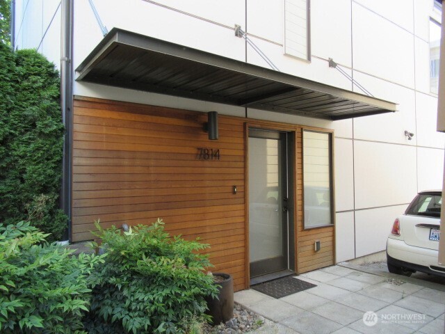 7814 Stroud Avenue North Seattle, WA 98103 - Photo 14 of 17