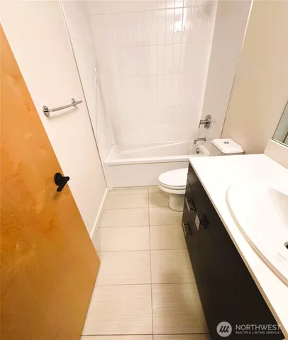 $4,195 | 7814 Stroud Avenue North, Seattle, WA 98103