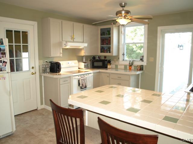 4649 Huckleberry Road Orefield, PA 18069 - Photo 6 of 26 Eat-in Kitchen