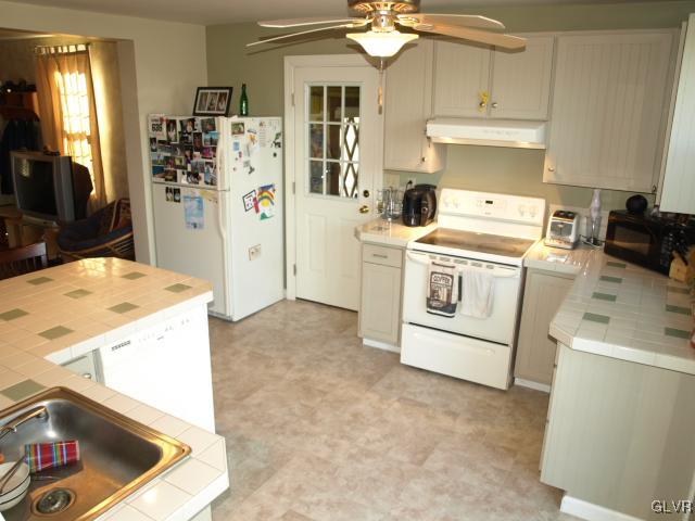 4649 Huckleberry Road Orefield, PA 18069 - Photo 8 of 26 Eat-in Kitchen