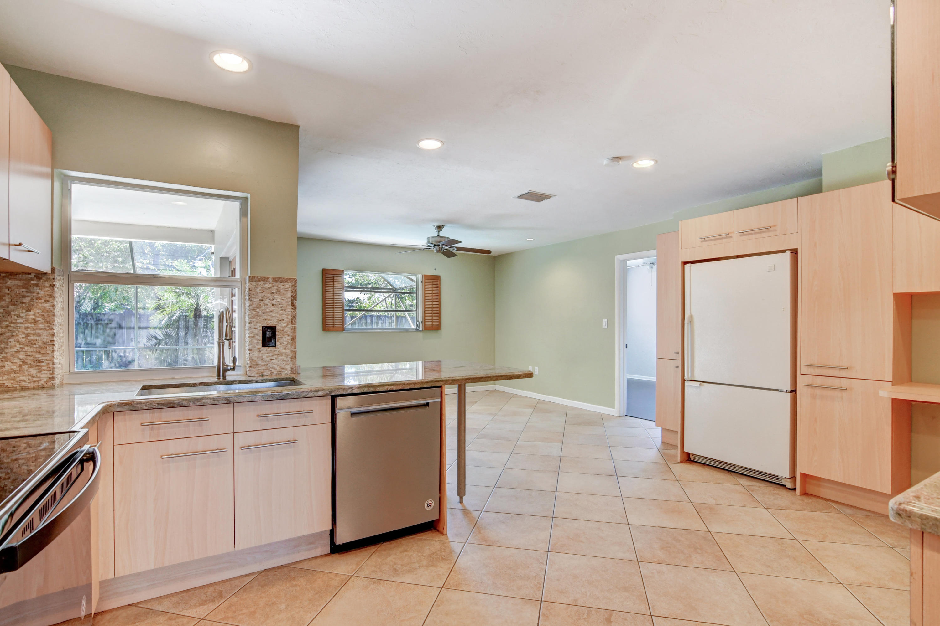 810 Northwest 7th Street Boca Raton, FL 33486 - Photo 15 of 48 Kitchen