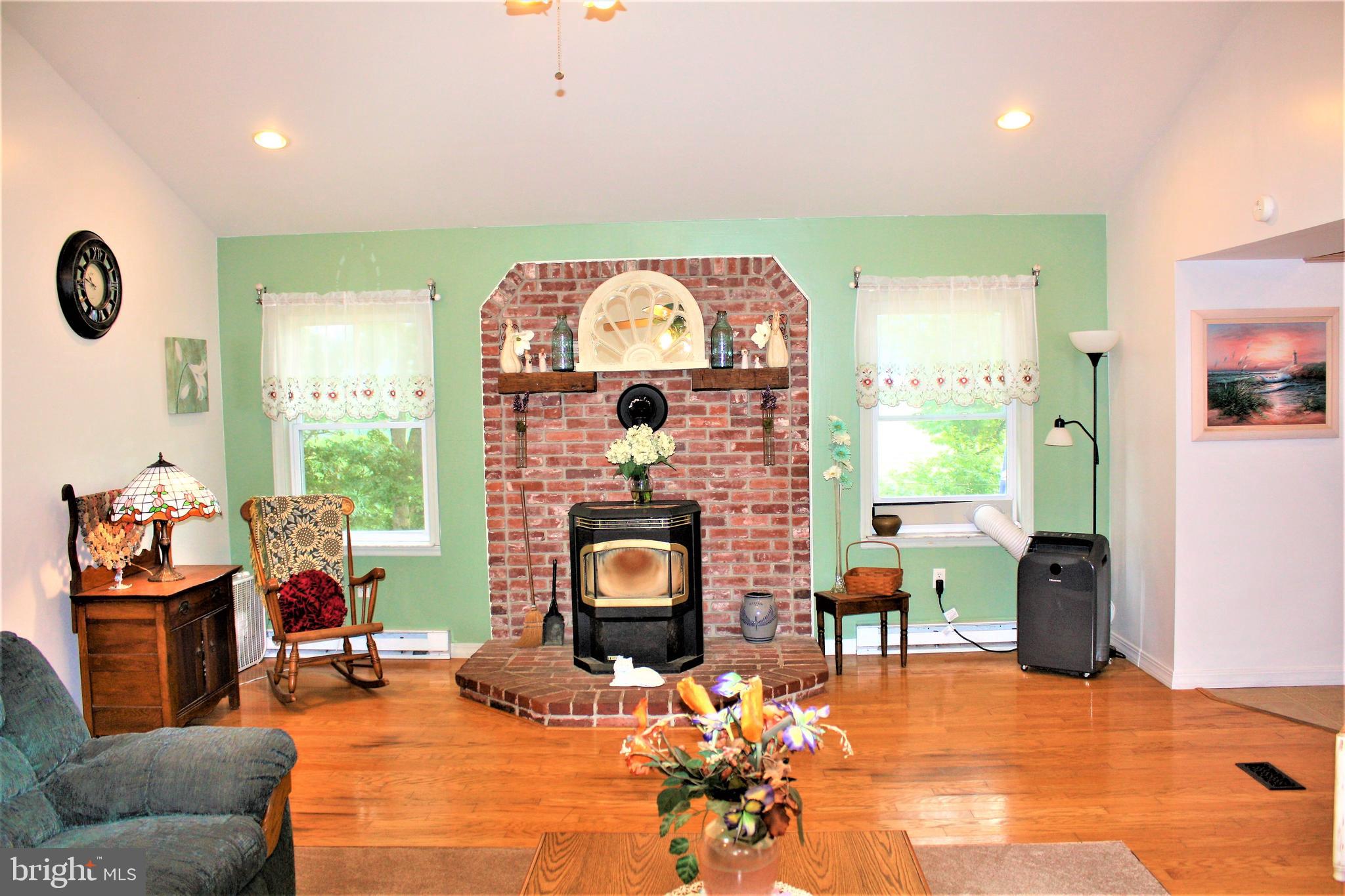 1518 Gish Road Manheim, PA 17545 - Photo 26 of 102 Large Living Room