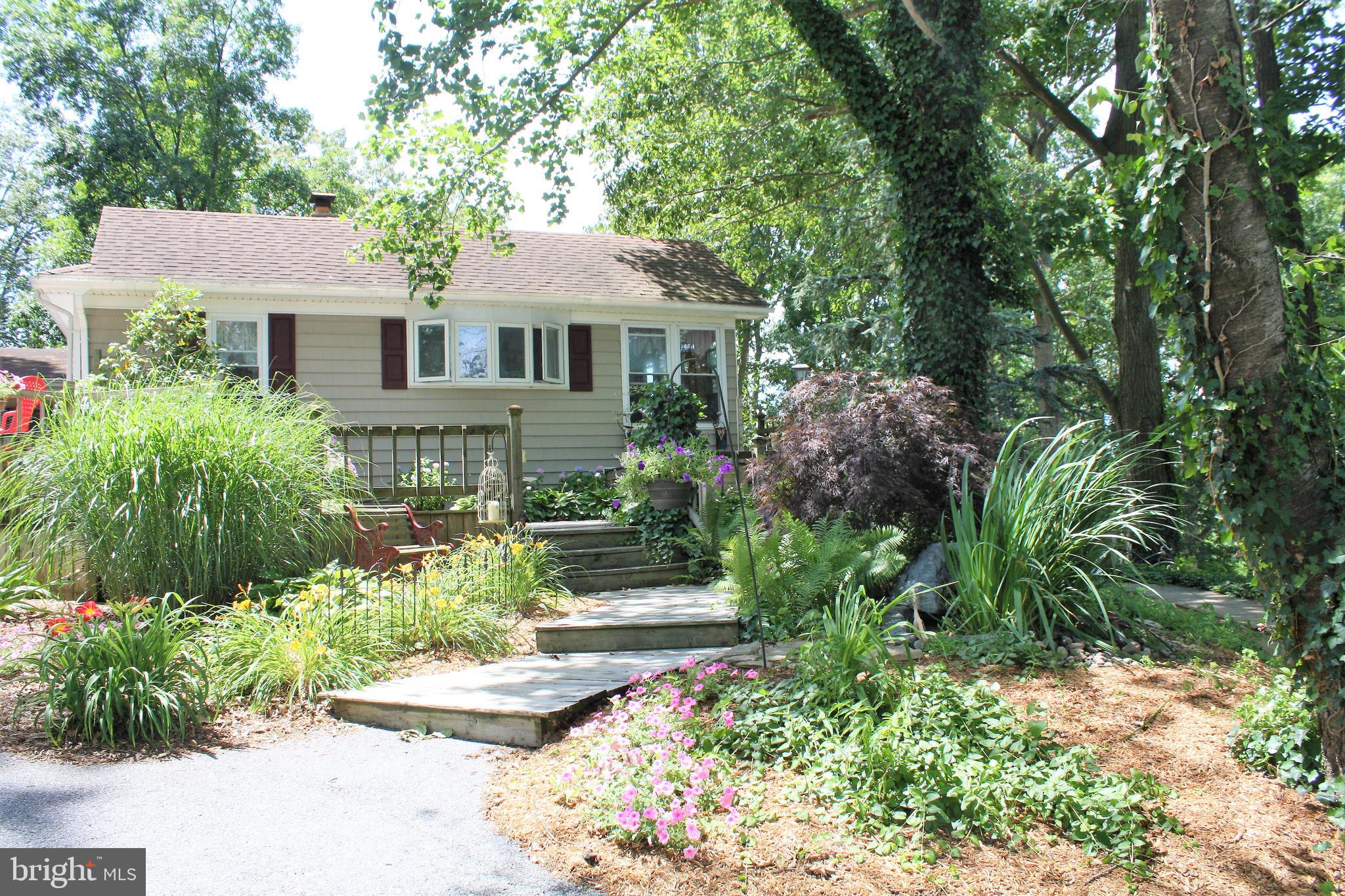 1518 Gish Road Manheim, PA 17545 - Photo 5 of 102 Side