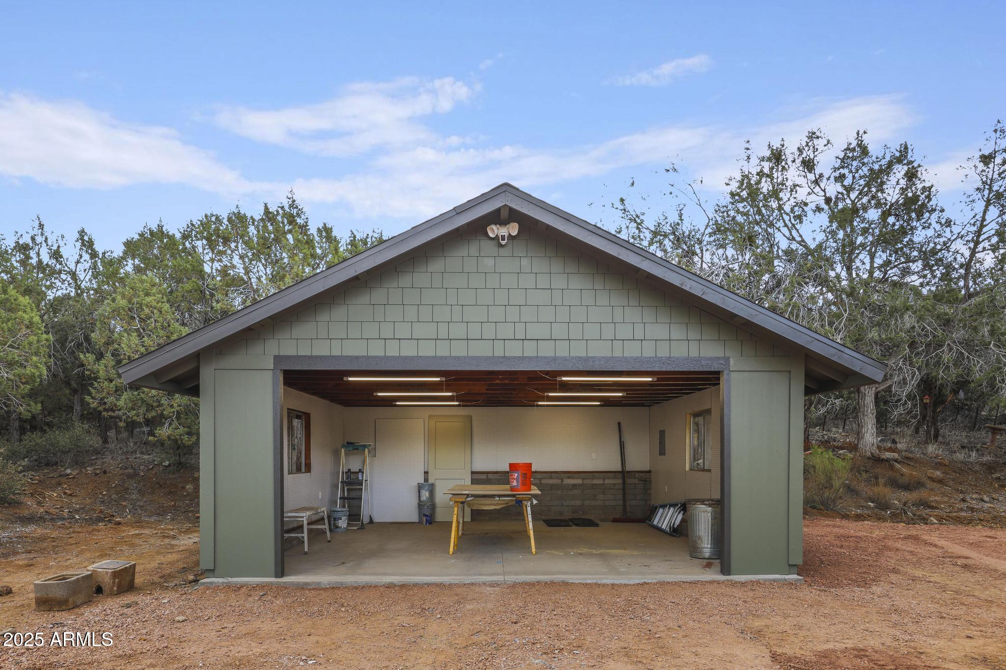 169 North Lee's Way Payson, AZ 85541 - Photo 30 of 35 Garage