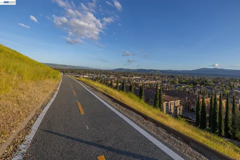 $920,000 | 263 Llano De Los Robles Avenue, Unit 1, San Jose, CA 95136