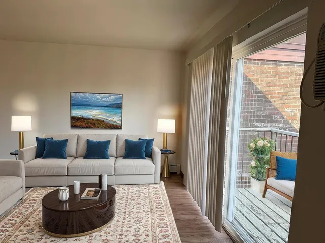 $1,800 | 490 Pleasant Run Drive, Unit F, Wheeling, IL 60090