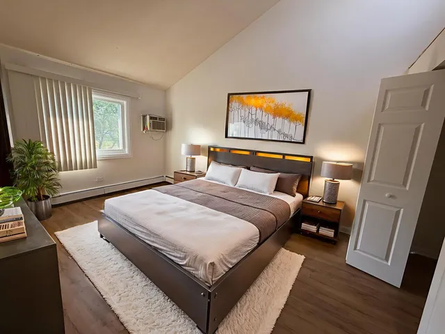 $1,800 | 490 Pleasant Run Drive, Unit F, Wheeling, IL 60090