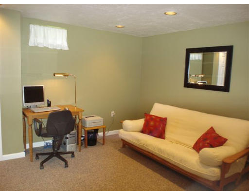 16 Castle Gate Road Wayland, MA 01778 - Photo 7 of 12 Gallery Image 7