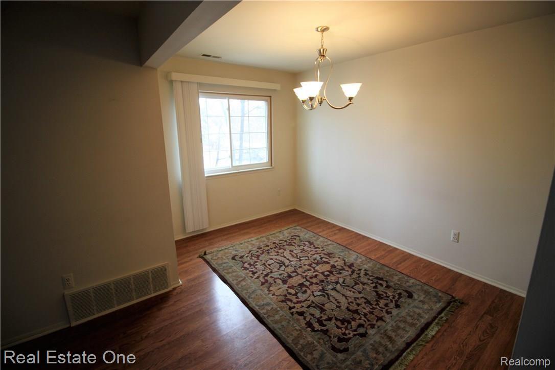 470 Baldwin Avenue Rochester, MI 48307 - Photo 8 of 29 IMG_3526.JPG