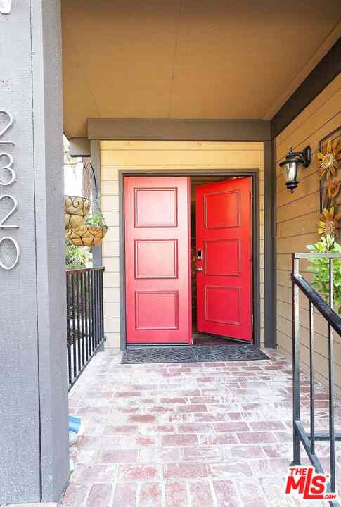 2320 Rosecrest Street Glendale, CA 91208 - Photo 2 of 30
