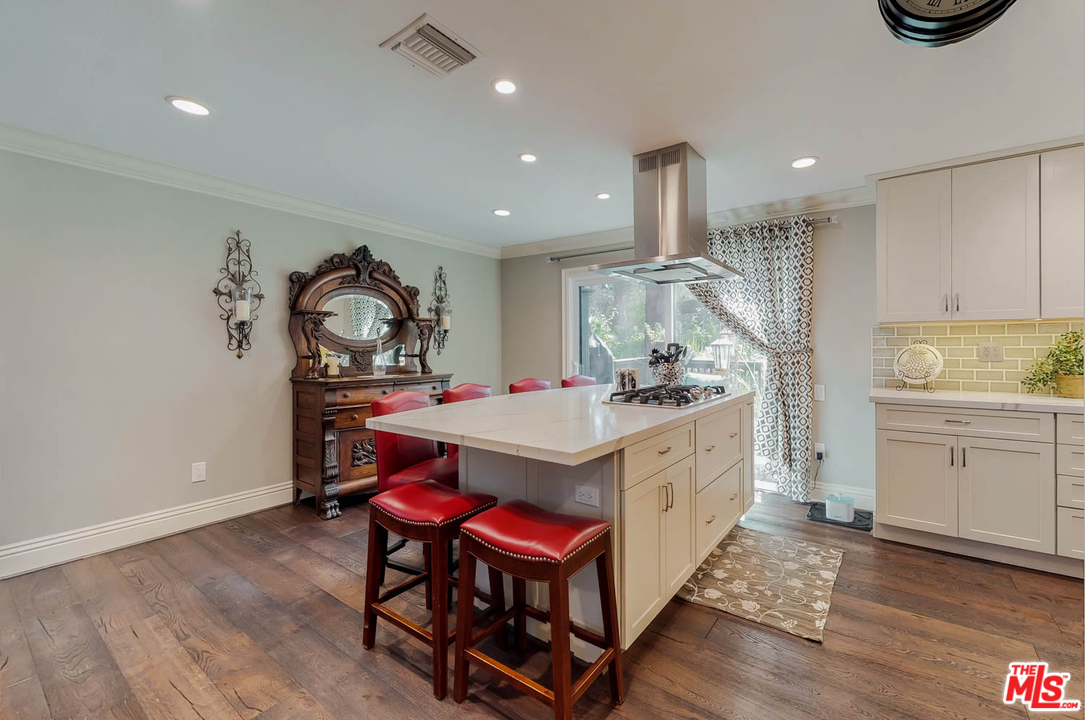 2320 Rosecrest Street Glendale, CA 91208 - Photo 11 of 30