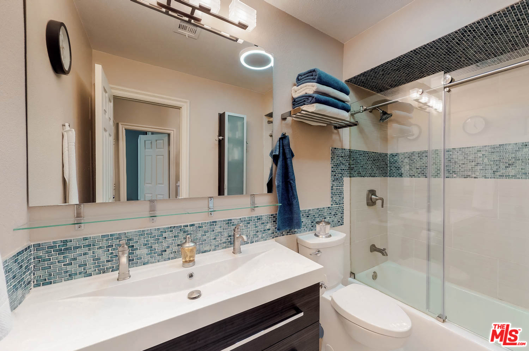 2320 Rosecrest Street Glendale, CA 91208 - Photo 23 of 30