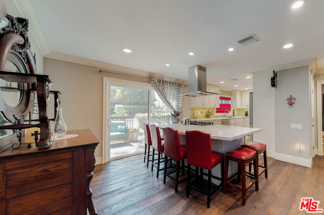 2320 Rosecrest Street Glendale, CA 91208 - Photo 10 of 30