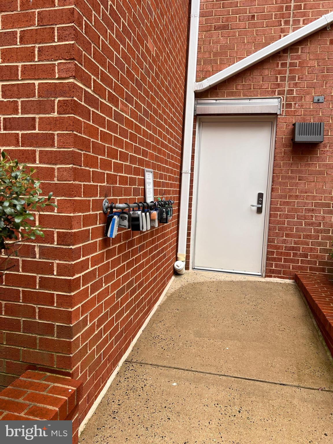 2655 Prosperity Avenue, Unit 108 Fairfax, VA 22031 - Photo 46 of 47 a view of outdoor space