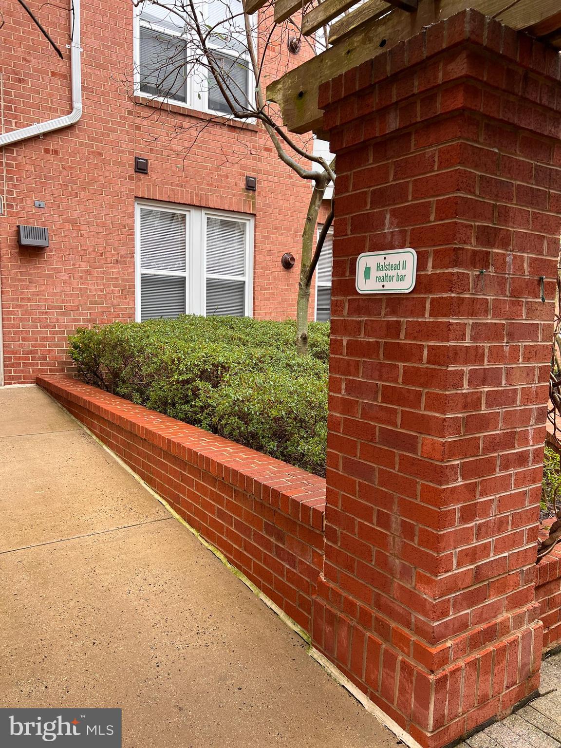 2655 Prosperity Avenue, Unit 108 Fairfax, VA 22031 - Photo 47 of 47 a view of a brick wall