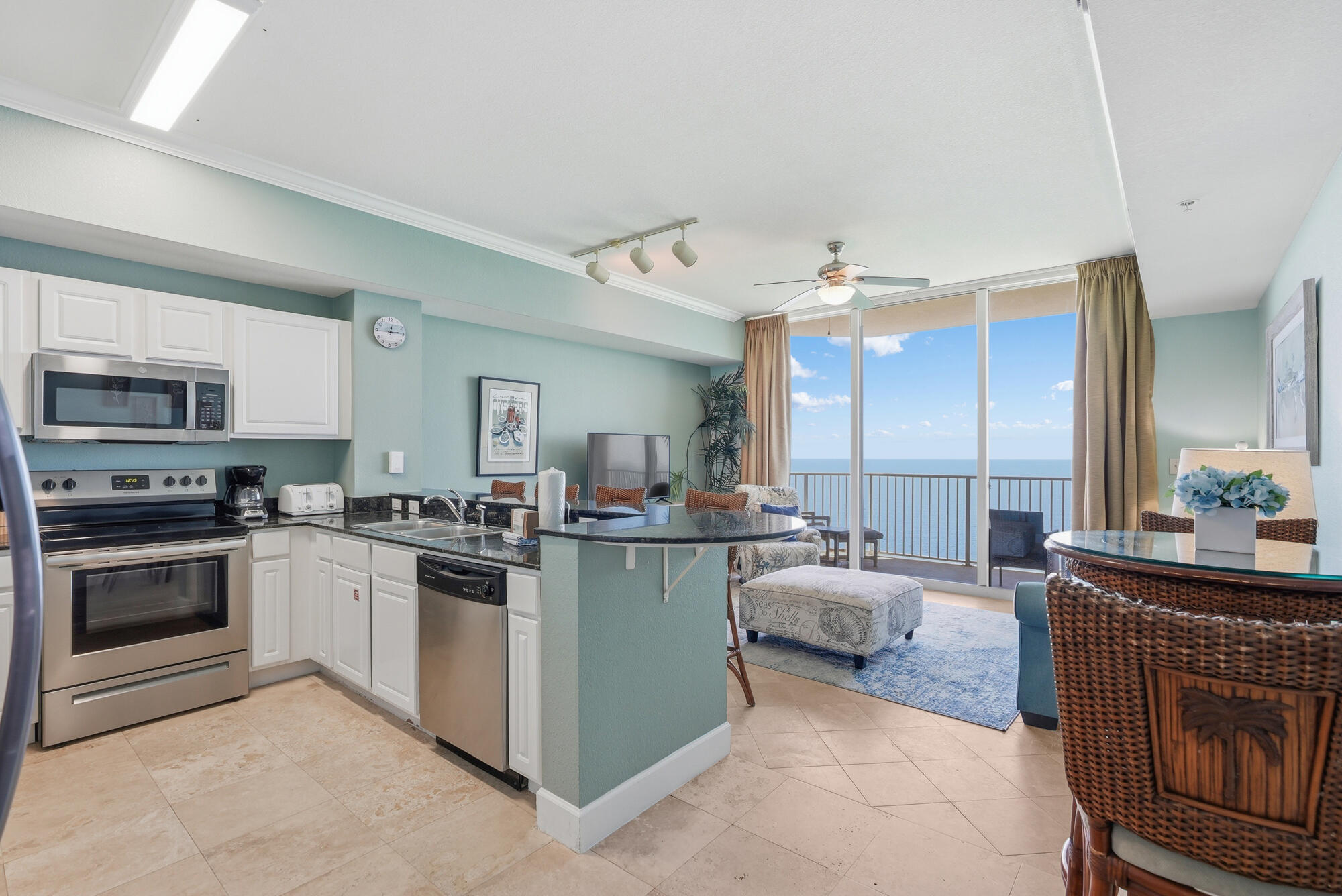 16819 Front Beach Road, Unit 2916 Panama City Beach, FL 32413 - Photo 5 of 45 Kitchen/living room