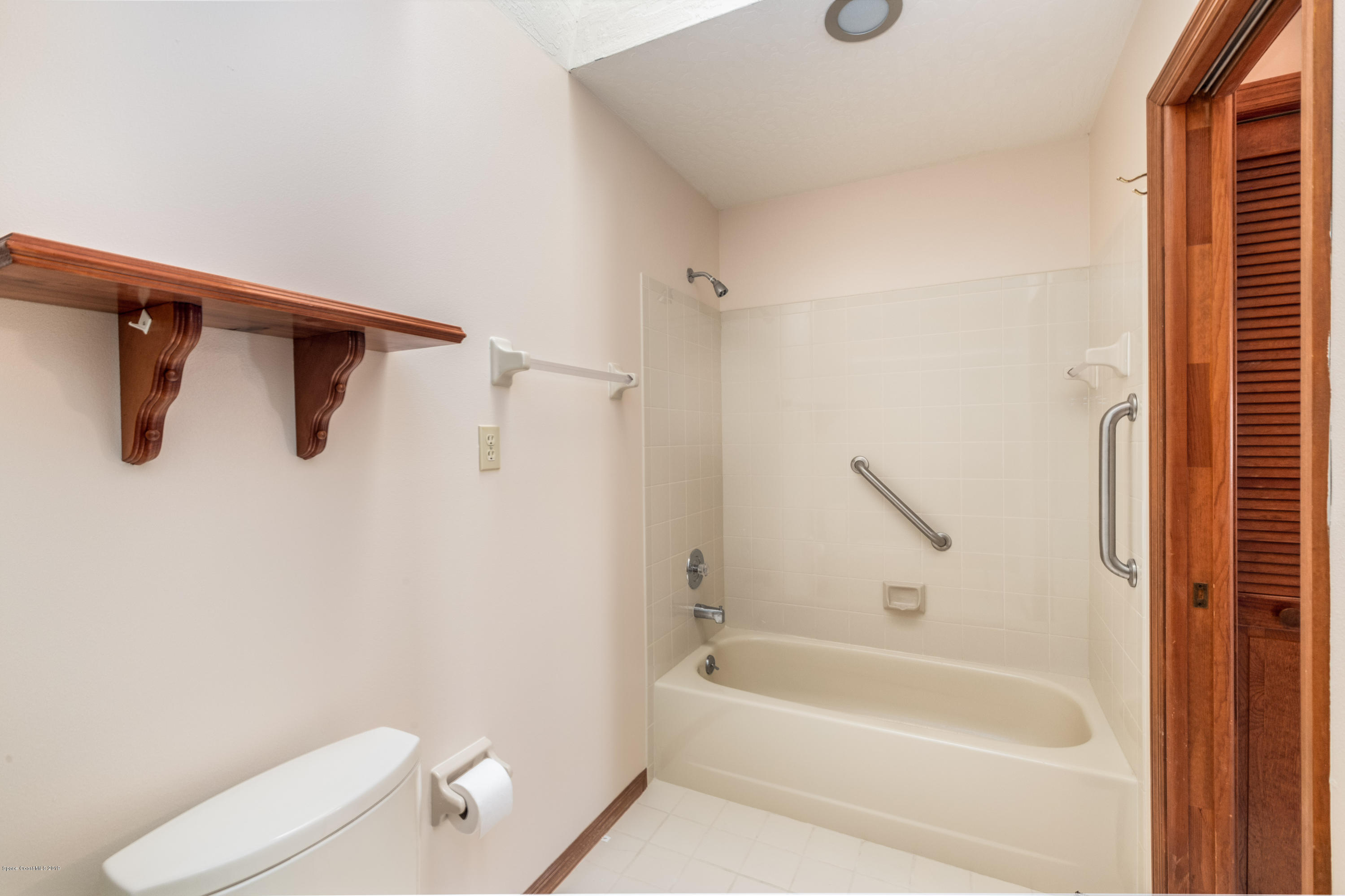 912 Ridge Lake Drive Melbourne, FL 32940 - Photo 15 of 27 master tub/shower