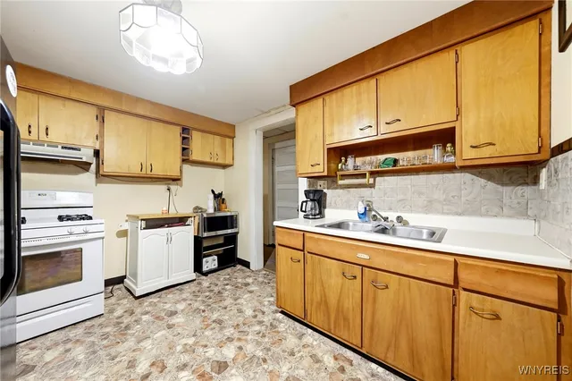 $179,900 | 86 Kingston Place, Buffalo, NY 14210