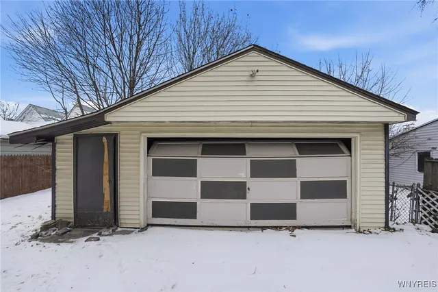 $179,900 | 86 Kingston Place, Buffalo, NY 14210