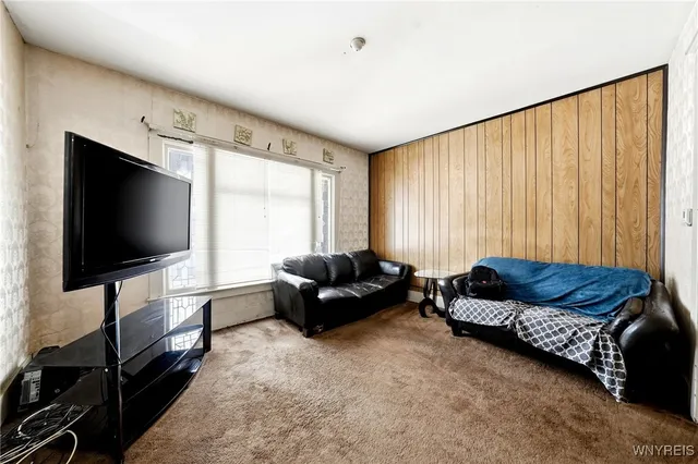 $179,900 | 86 Kingston Place, Buffalo, NY 14210