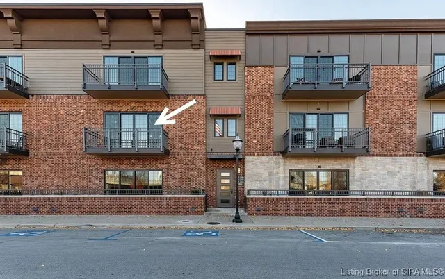 $335,000 | 222 Mulberry Street, Jeffersonville, IN 47130