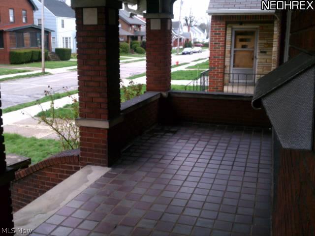 18311 Rosecliff Road Cleveland, OH 44119 - Photo 3 of 25 Gallery Image 3