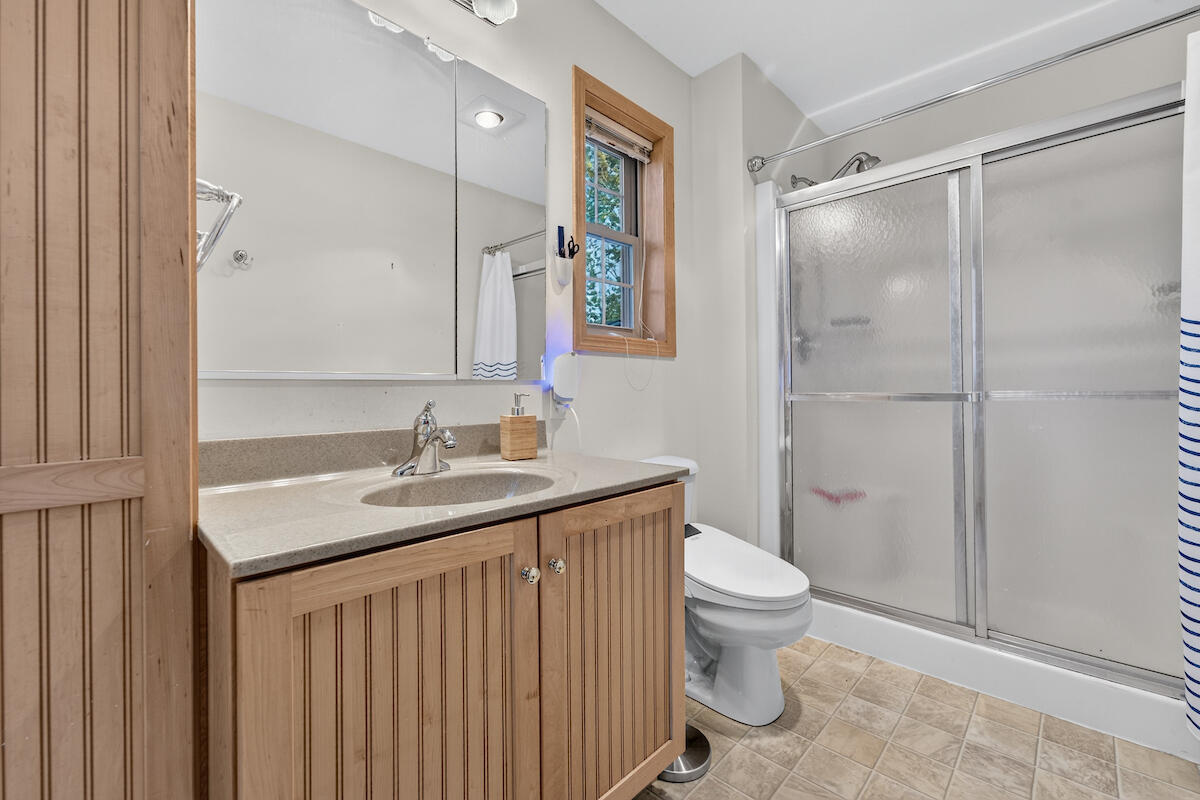 1302 Franklin Street Racine, WI 53403 - Photo 14 of 31 Full Bath
