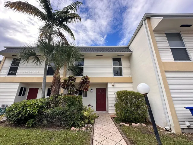 $319,000 | 3321 Raleigh Street, Unit 3H, Hollywood, FL 33021