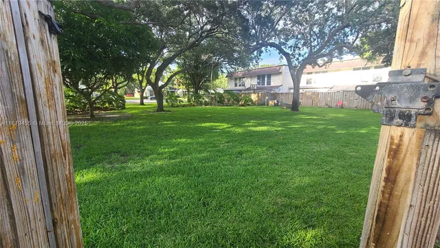 $319,000 | 3321 Raleigh Street, Unit 3H, Hollywood, FL 33021