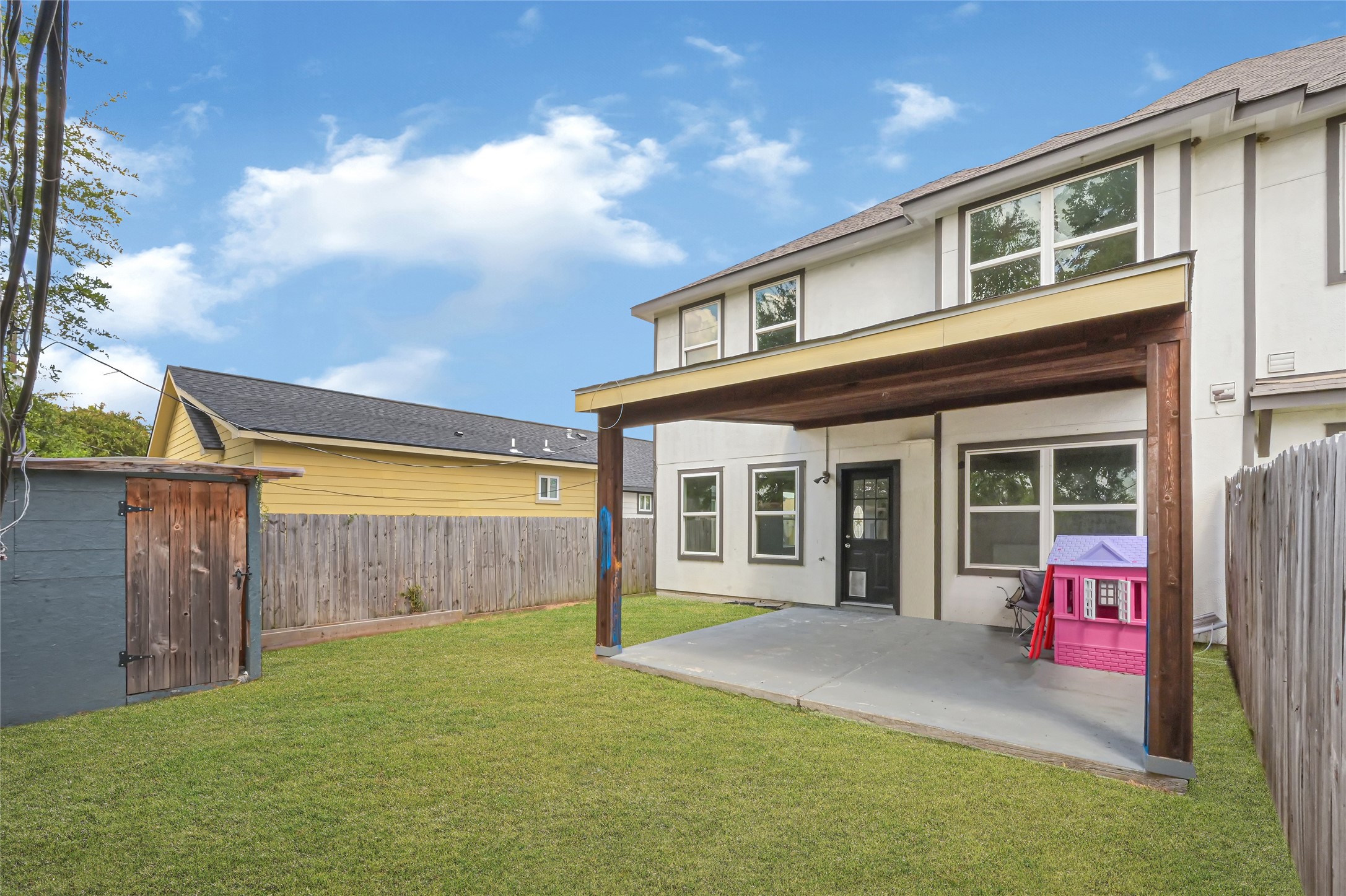 9823 Bamboo Road, Unit B Houston, TX 77041 - Photo 31 of 33 Fenced backyard offering a private outdoor space for relaxing or entertaining.