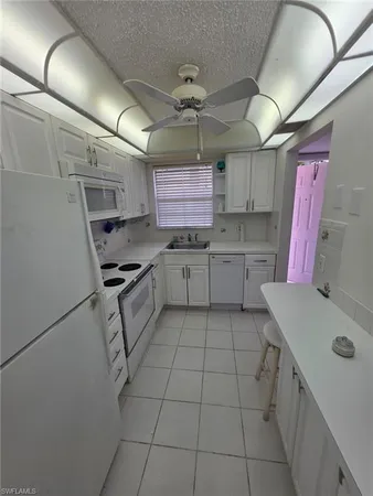 $1,450 | 160 Turtle Lake Court, Unit 209, Naples, FL 34105
