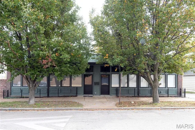 $1,895 | 3184 Oak Hill Avenue, St. Louis, MO 63116