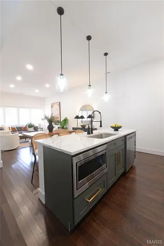 $1,895 | 3184 Oak Hill Avenue, St. Louis, MO 63116