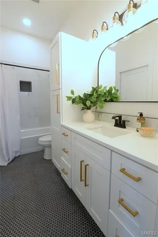 $1,895 | 3184 Oak Hill Avenue, St. Louis, MO 63116