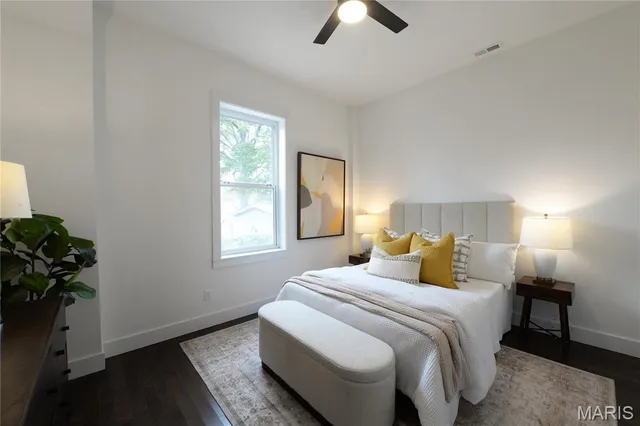 $1,895 | 3184 Oak Hill Avenue, St. Louis, MO 63116