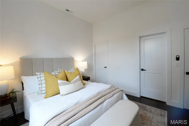 $1,895 | 3184 Oak Hill Avenue, St. Louis, MO 63116