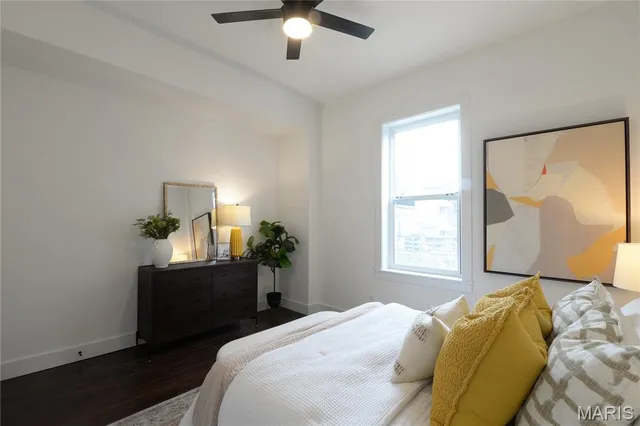 $1,895 | 3184 Oak Hill Avenue, St. Louis, MO 63116