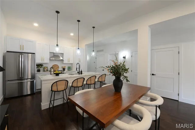 $1,895 | 3184 Oak Hill Avenue, St. Louis, MO 63116