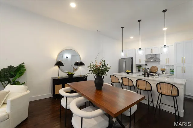 $1,895 | 3184 Oak Hill Avenue, St. Louis, MO 63116