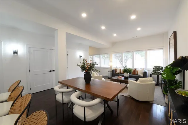 $1,895 | 3184 Oak Hill Avenue, St. Louis, MO 63116