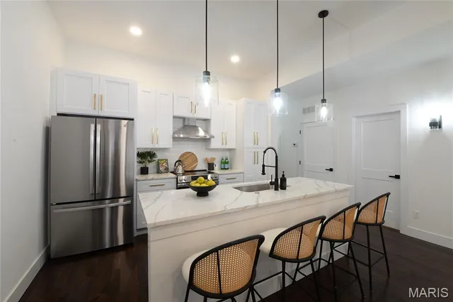 $1,895 | 3184 Oak Hill Avenue, St. Louis, MO 63116