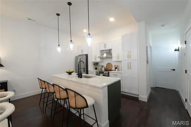 $1,895 | 3184 Oak Hill Avenue, St. Louis, MO 63116