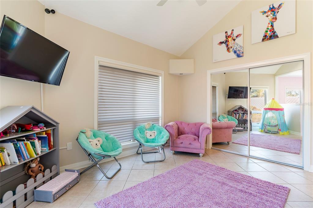 2268 Kings Point Drive Largo, FL 33774 - Photo 18 of 84 a living room with furniture and a flat screen tv