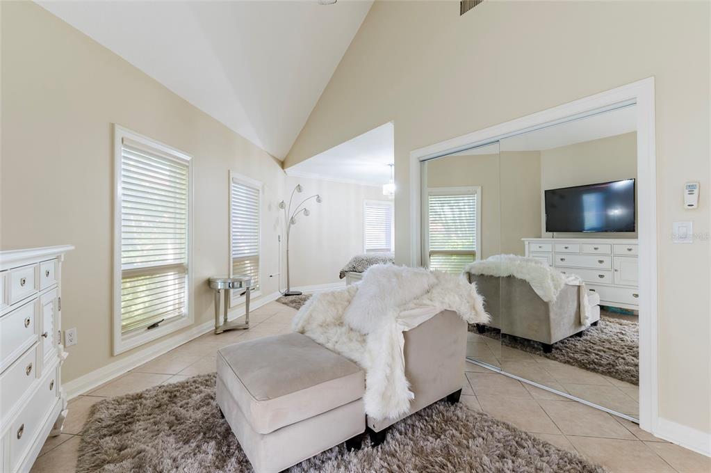 2268 Kings Point Drive Largo, FL 33774 - Photo 23 of 84 a living room with furniture and a flat screen tv