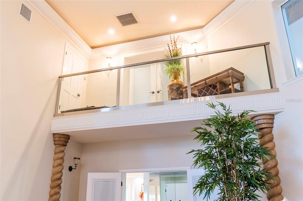 2268 Kings Point Drive Largo, FL 33774 - Photo 27 of 84 a view of entryway