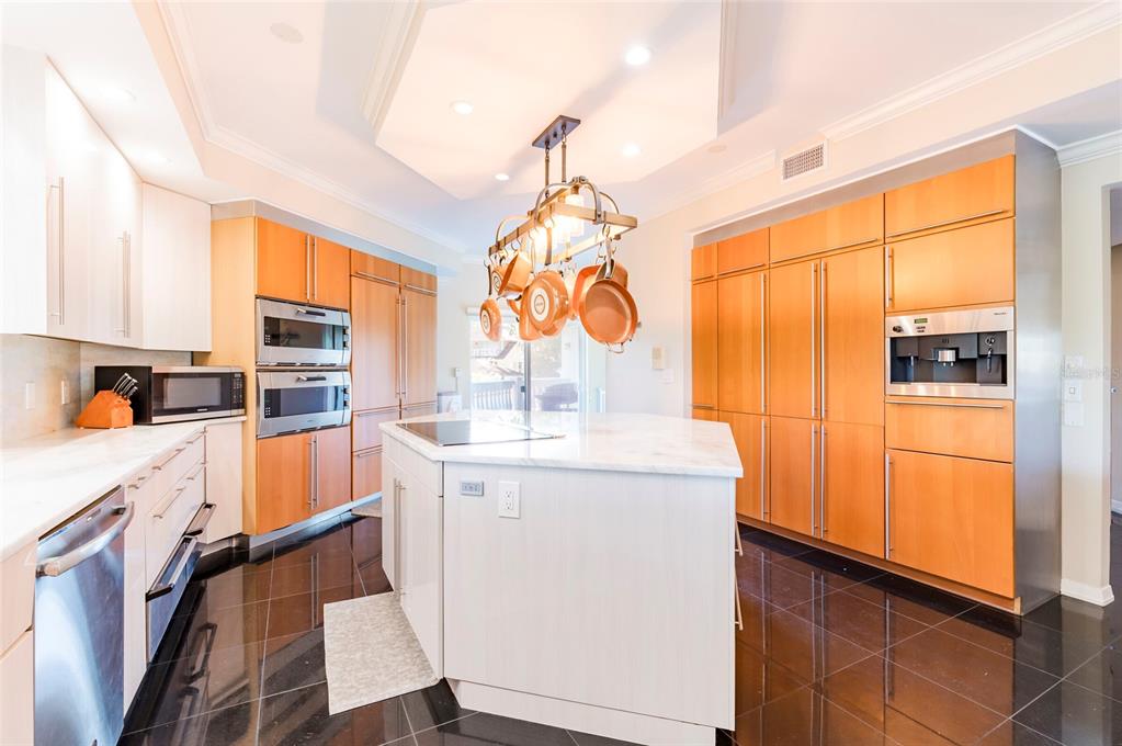 2268 Kings Point Drive Largo, FL 33774 - Photo 37 of 84