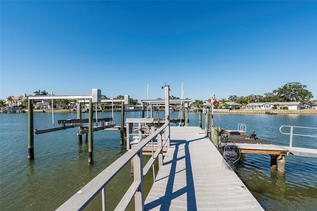 2268 Kings Point Drive Largo, FL 33774 - Photo 80 of 84