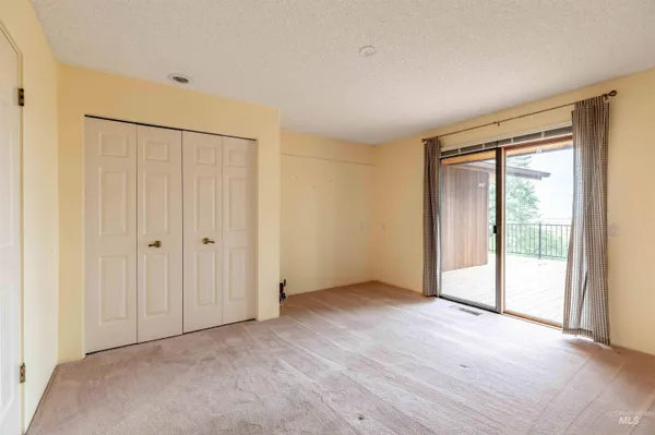 $1,475,000 | 1050 Paradise Ridge Road, Moscow, ID 83843
