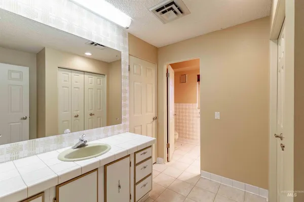 $1,475,000 | 1050 Paradise Ridge Road, Moscow, ID 83843